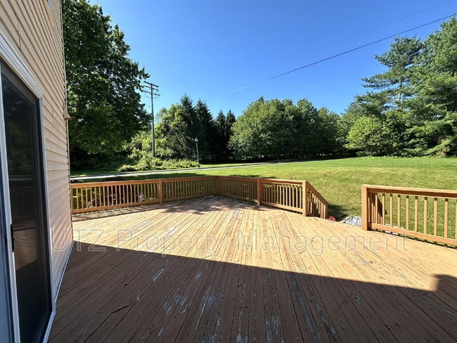 Building Photo - 850 Medinah Cir