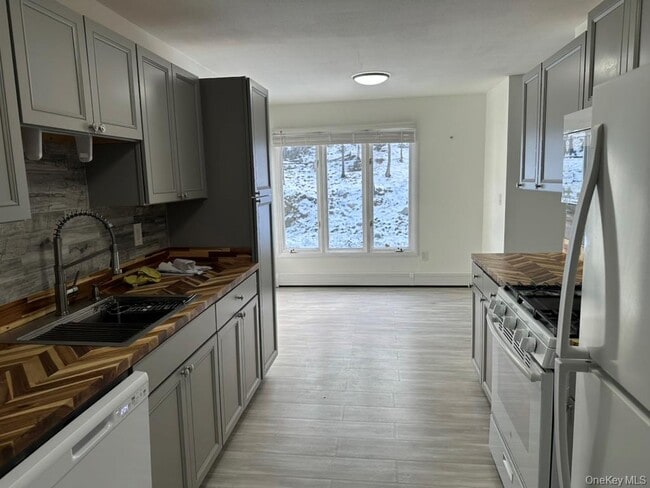 Building Photo - 3 Hook Rd