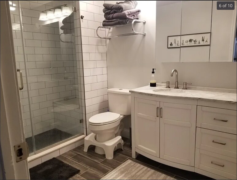 Building Photo - 2 Markham Cir