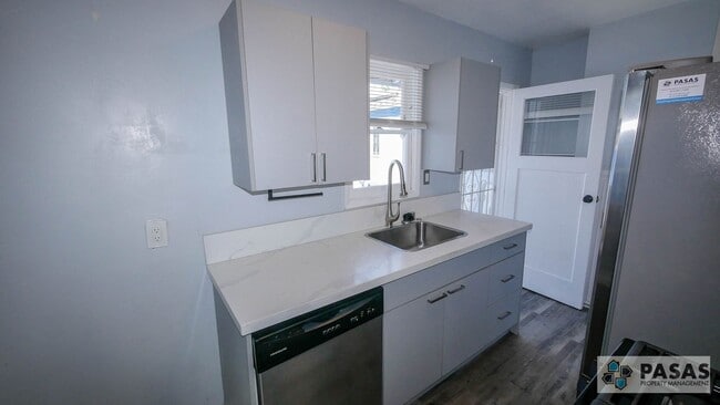 Building Photo - Stylish 1BR with Washer/Dryer