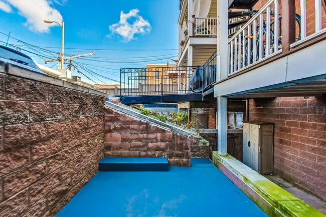 Building Photo - 1429 Clifton St NW