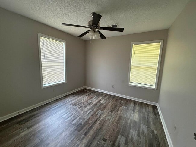Building Photo - 1170 Meadowlark Ln