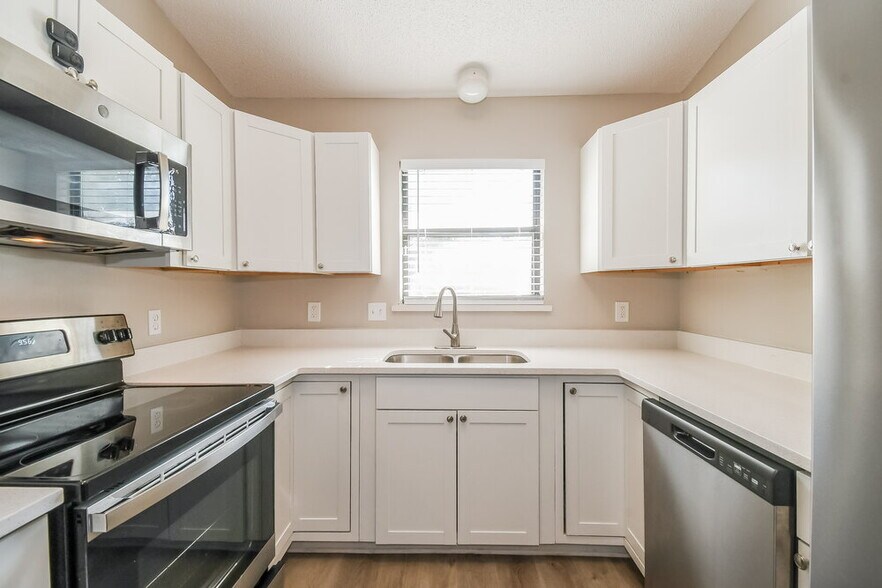 Building Photo - 7323 Sweet Rose Ln