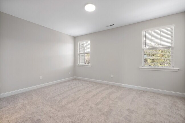 Building Photo - Available 08/15! Spacious Townhome in Prime Andrew Chapel Community