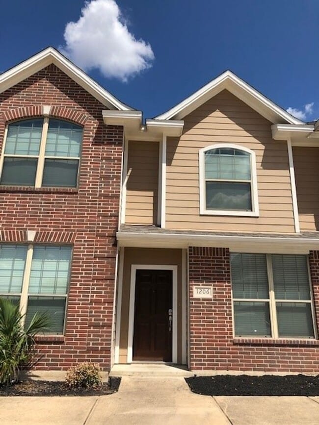 Building Photo - 1204 River Ridge