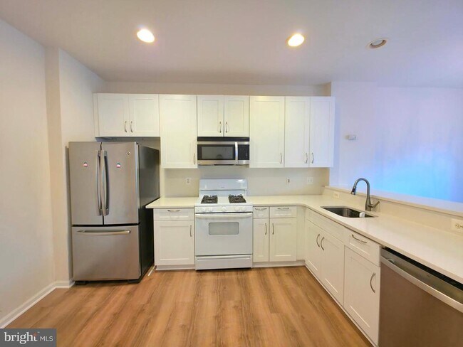 Building Photo - 5310 Birds View Ln