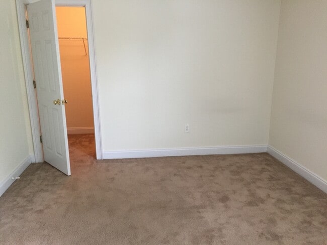 Building Photo - 4bed/4bath in Eagles Landing for JULY!