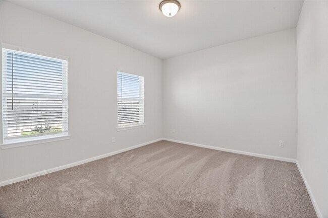 Building Photo - 2615 Ryon Falls Dr