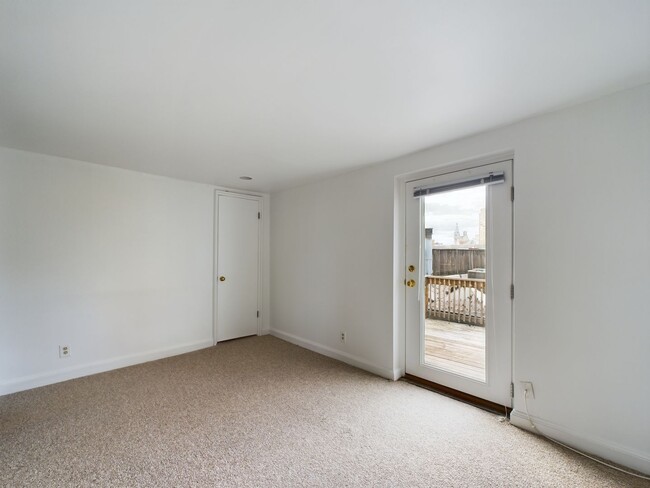 Building Photo - Fairmount 2 bed/1bath Bi-Level on Green St...