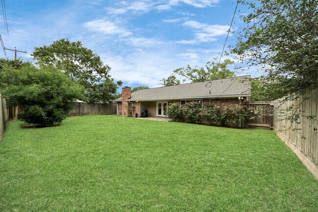 Building Photo - 5727 Cheltenham Dr