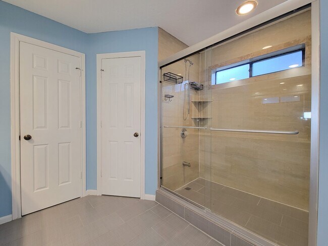 Building Photo - 17326 Ponderosa Pines Dr