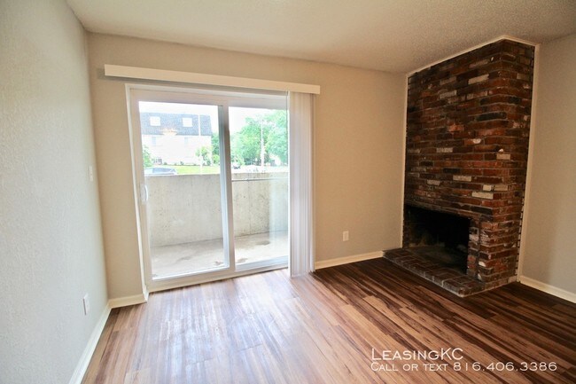 Building Photo - Devereaux