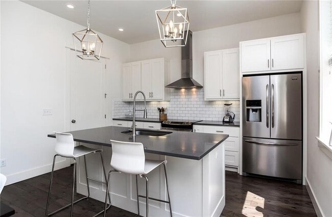 Building Photo - 306 NW H St