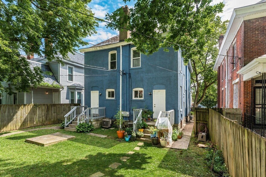 Building Photo - 395 Stoddart Ave