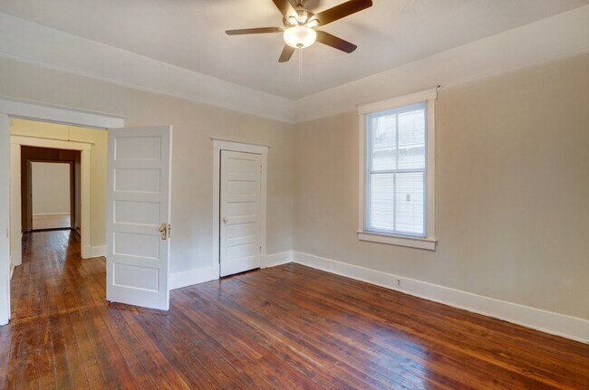 Building Photo - 706 E 34th St