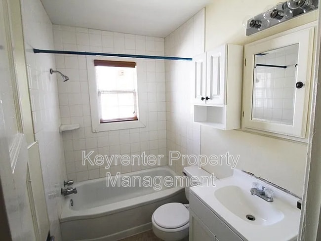 Building Photo - 403 Babb Dr