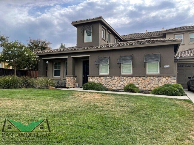 Building Photo - Executive Home in Gated Community Wildwings