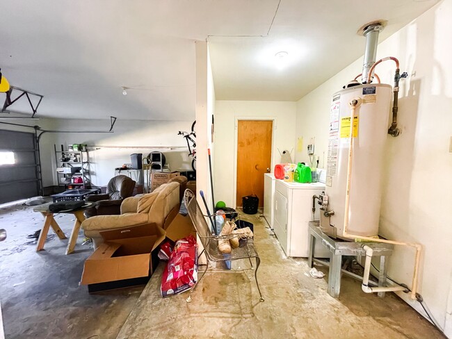 Building Photo - Adorable 4 Bed, 2 Bath Home for August 2026 Move In!