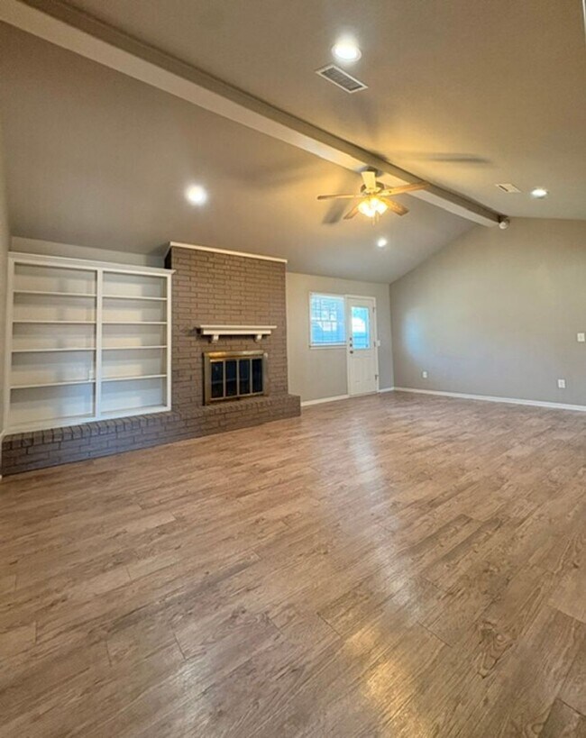 Building Photo - Well maintained house in great neighborhood!! Available Now!