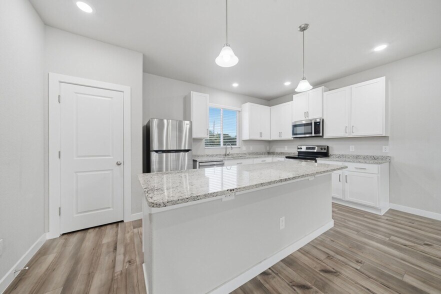 Building Photo - 21527 Sir Walter Ln