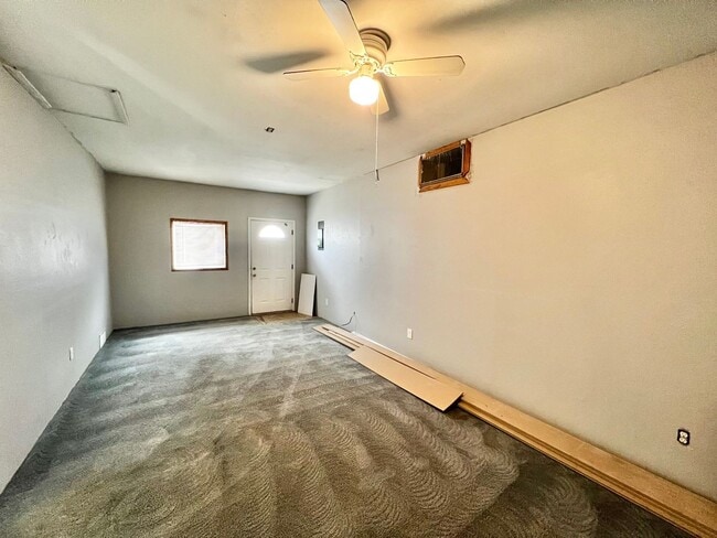 Building Photo - New on the Market! Charming 3-Bed, 1.5-Bat...