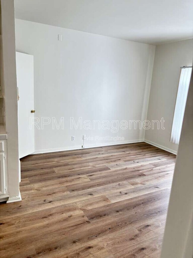 Building Photo - 611 Normandie Ave