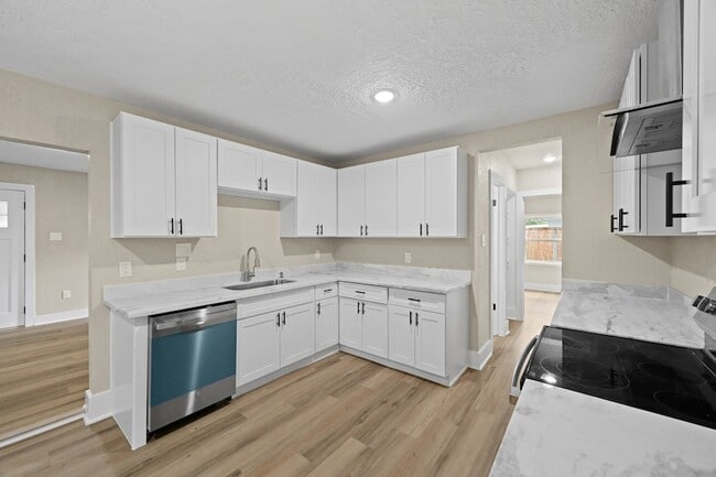 Building Photo - 10211 Glenmawr Dr