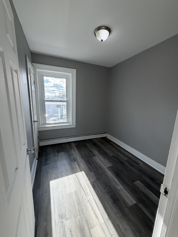 Building Photo - 241 Saratoga St