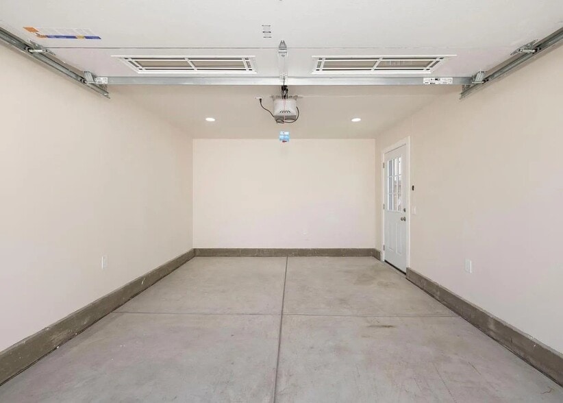Building Photo - 7504 Jockey Ave