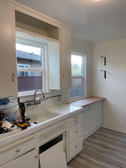 Building Photo - 1301 N Buena Vista St