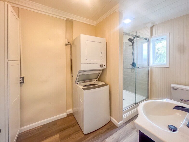Building Photo - 511 Riverview Ct