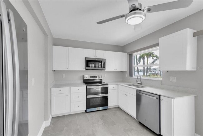 Building Photo - 404 Normandy Rd