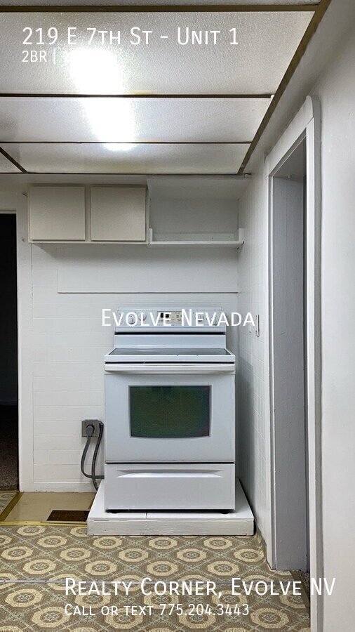 Building Photo - 219 E 7th St