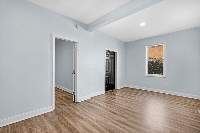 Building Photo - 3501 Oakmont Ave