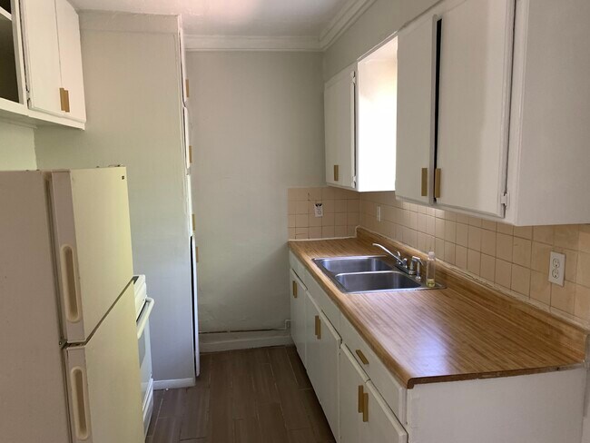 Building Photo - 1207 N Ross Ave