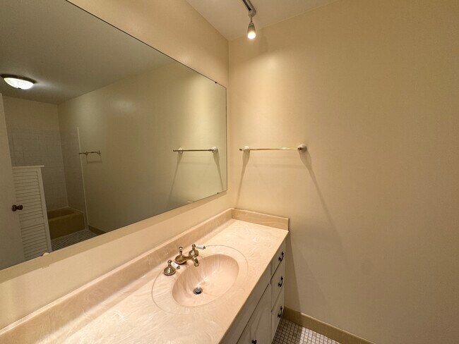 Building Photo - 1656 Castbourne Ct