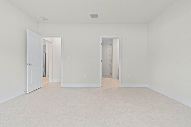 Building Photo - 11 Portia Ln