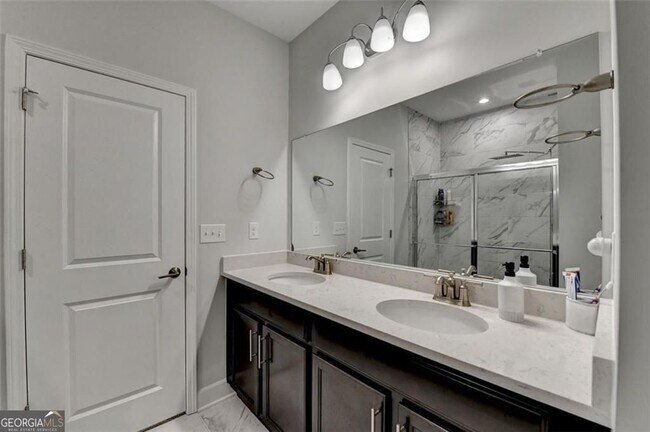 Building Photo - 811 Pineberry Ct