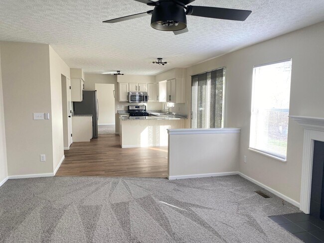 Building Photo - 6089 Pirthshire St