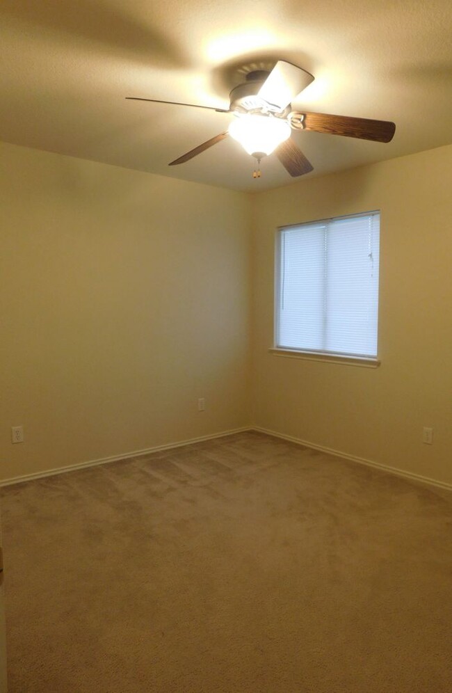 Building Photo - Available NOW!!!! Beautiful 3 bedroom, 2.5...