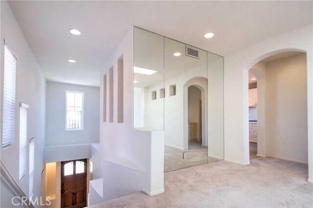 Building Photo - 15 Riva Dr