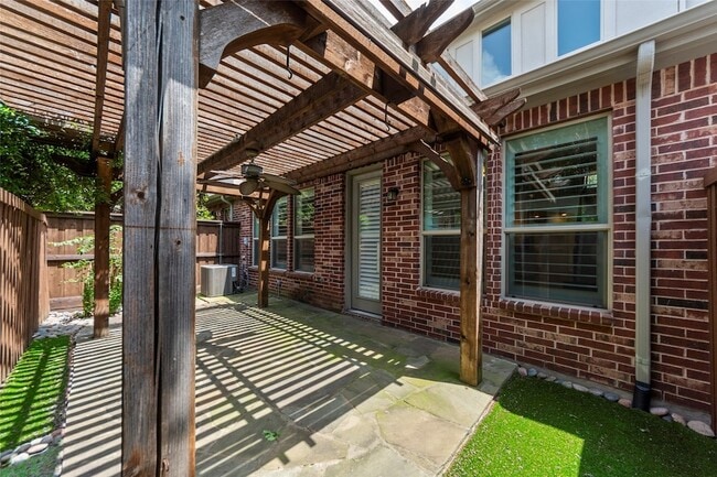 Building Photo - 4829 Bayview Dr