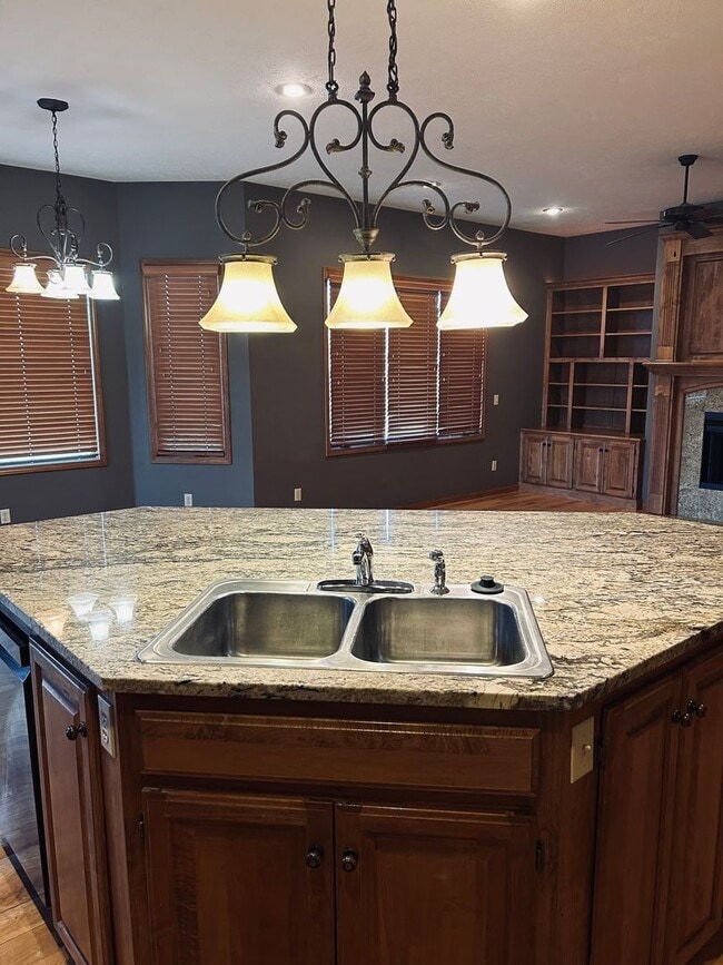 Building Photo - Gorgeous Home Located on Rivercut Golf Cou...