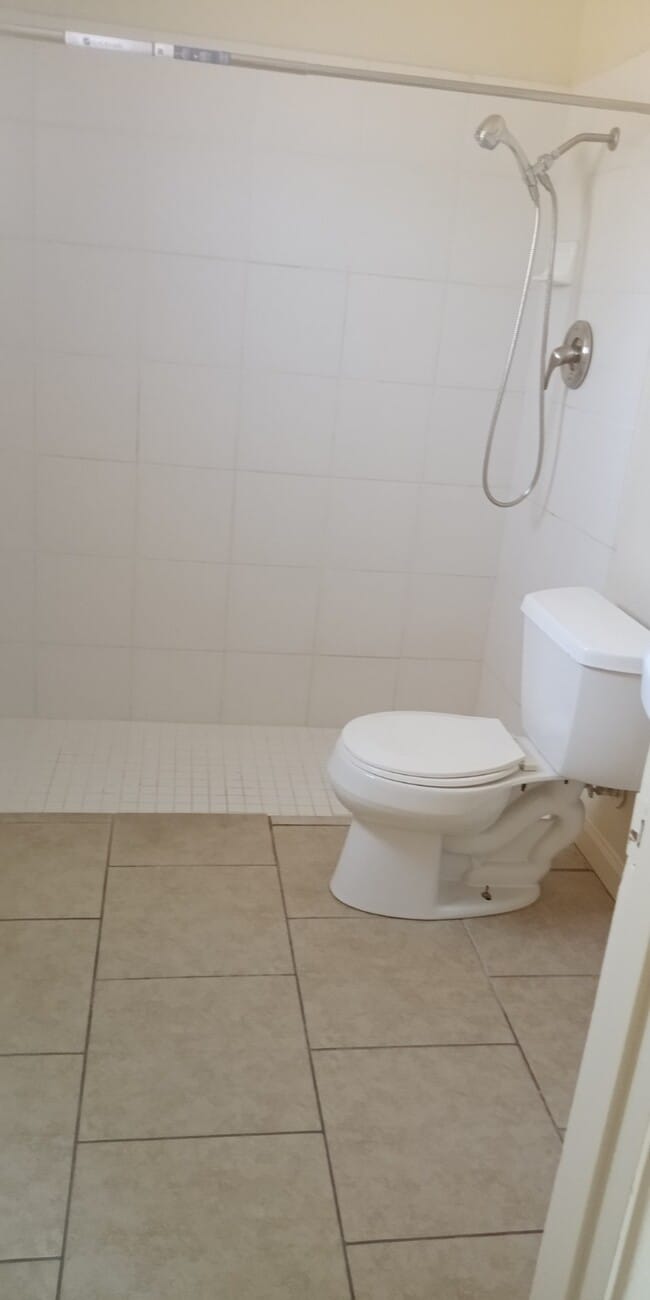 Bathroom - 248 N Westmoreland Ave