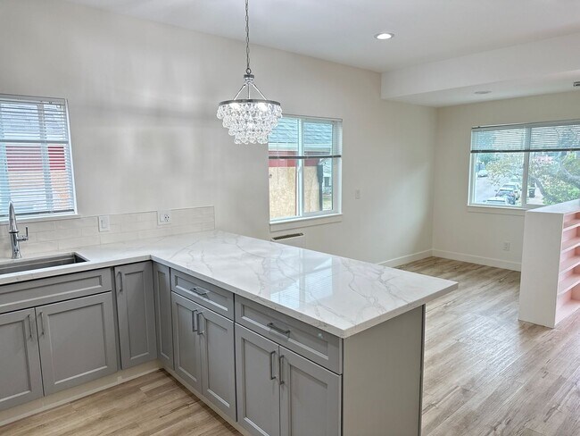 Building Photo - 1464