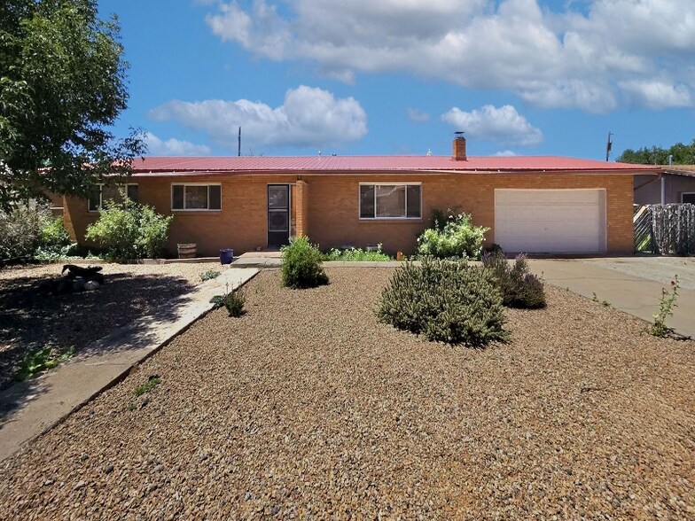 Building Photo - 512 Camino Solano