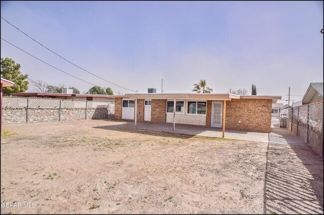 Building Photo - 9004 Acatlan Ln