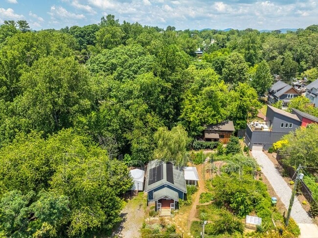 Building Photo - 81 5th Ave