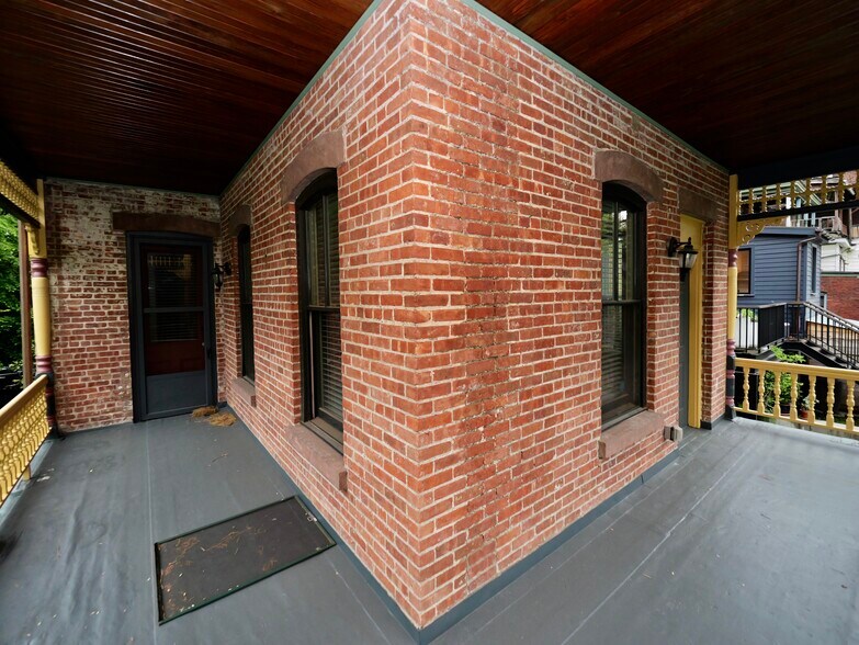 Building Photo - 4 Grand St