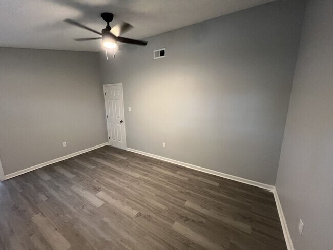 Building Photo - Beautifully Renovated 3BR Home in a Quiet Baton Rouge Neighborhood